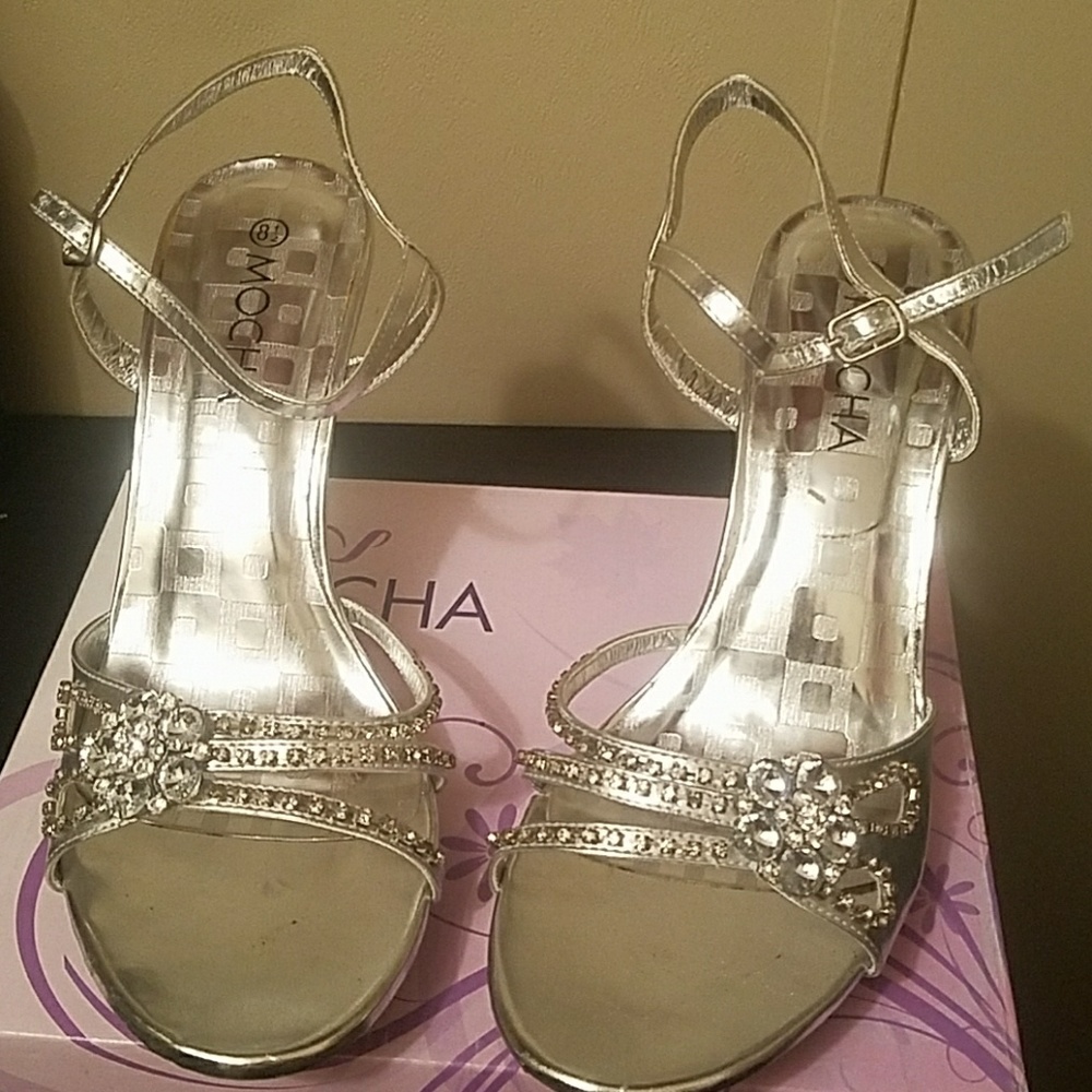 Shoes - Picture 2 of 3
